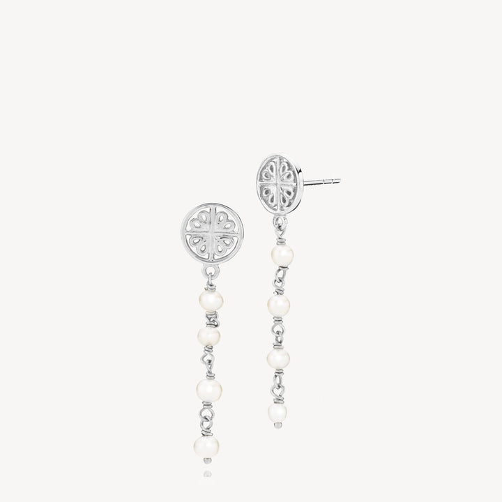 Balance - Silver earring with freshwater pearl